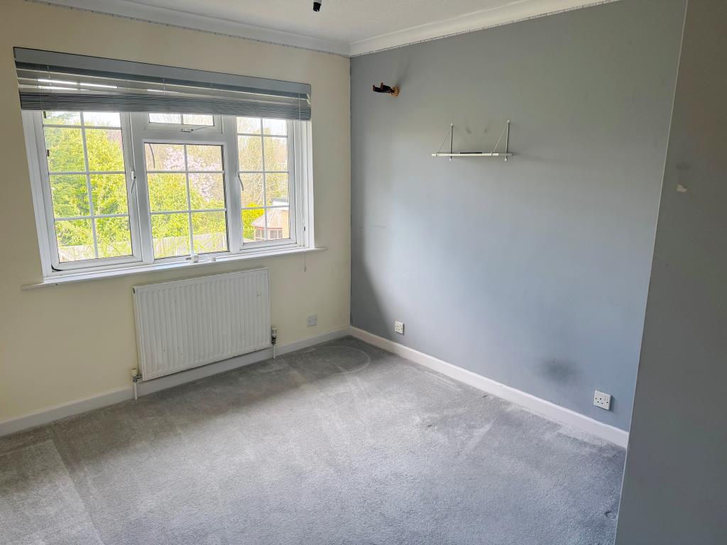Lot: 129 - TWO-BEDROOM FLAT WITH GARAGE AND GARDEN - The Second Bedroom